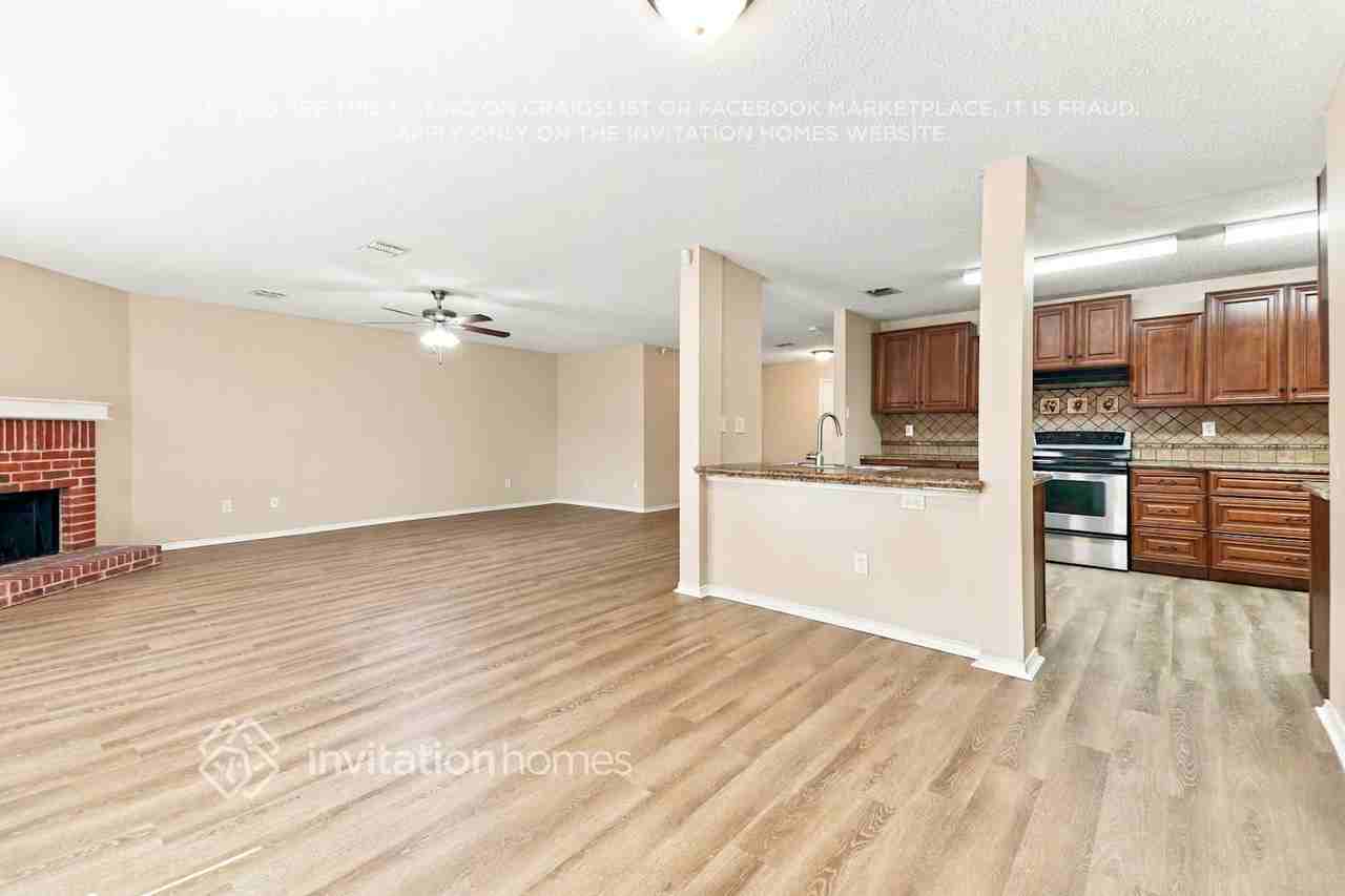 1537 Englewood Dr - Photo 6 of 18