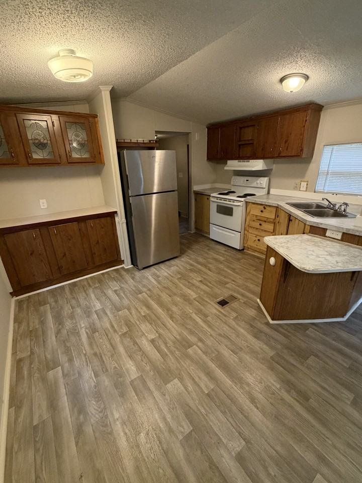 51 Platinum Dr #1 - Photo 4 of 8