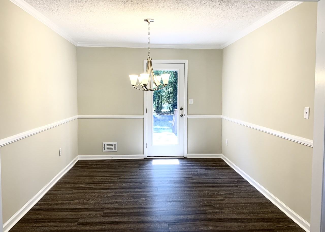 1040 Carol Dr - Photo 7 of 17