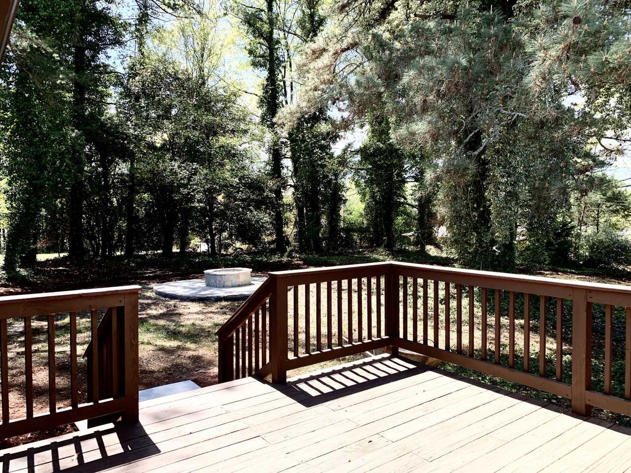 1040 Carol Dr - Photo 3 of 17