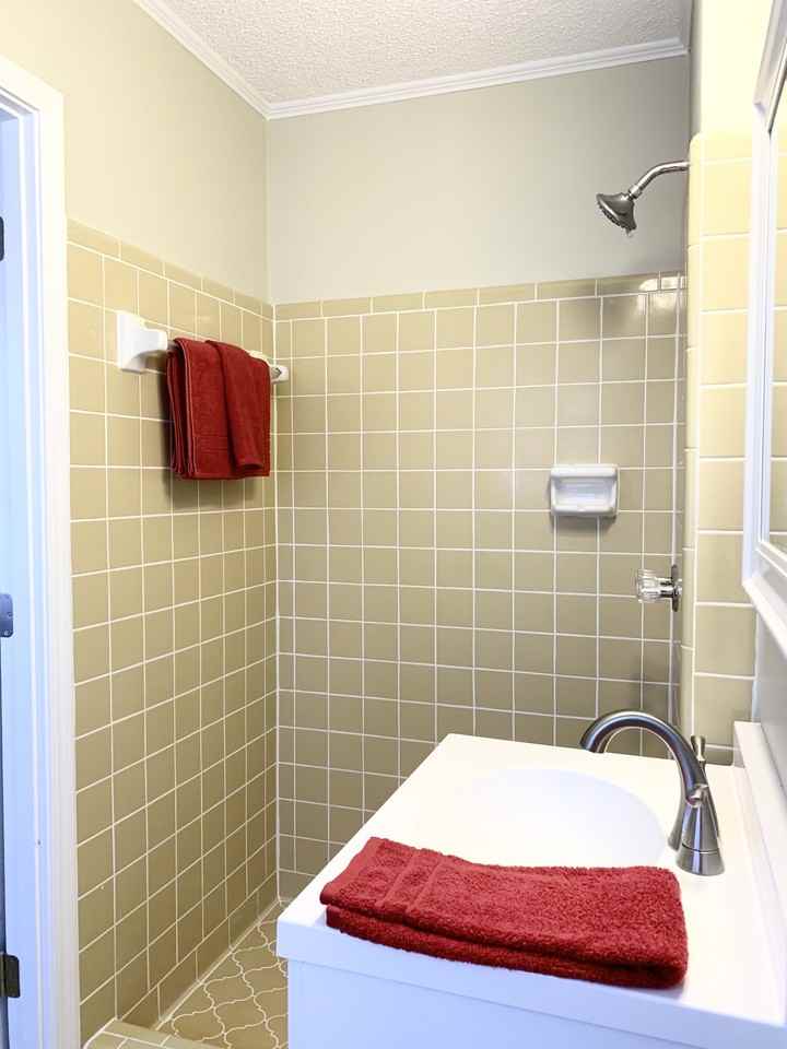 1040 Carol Dr - Photo 6 of 17