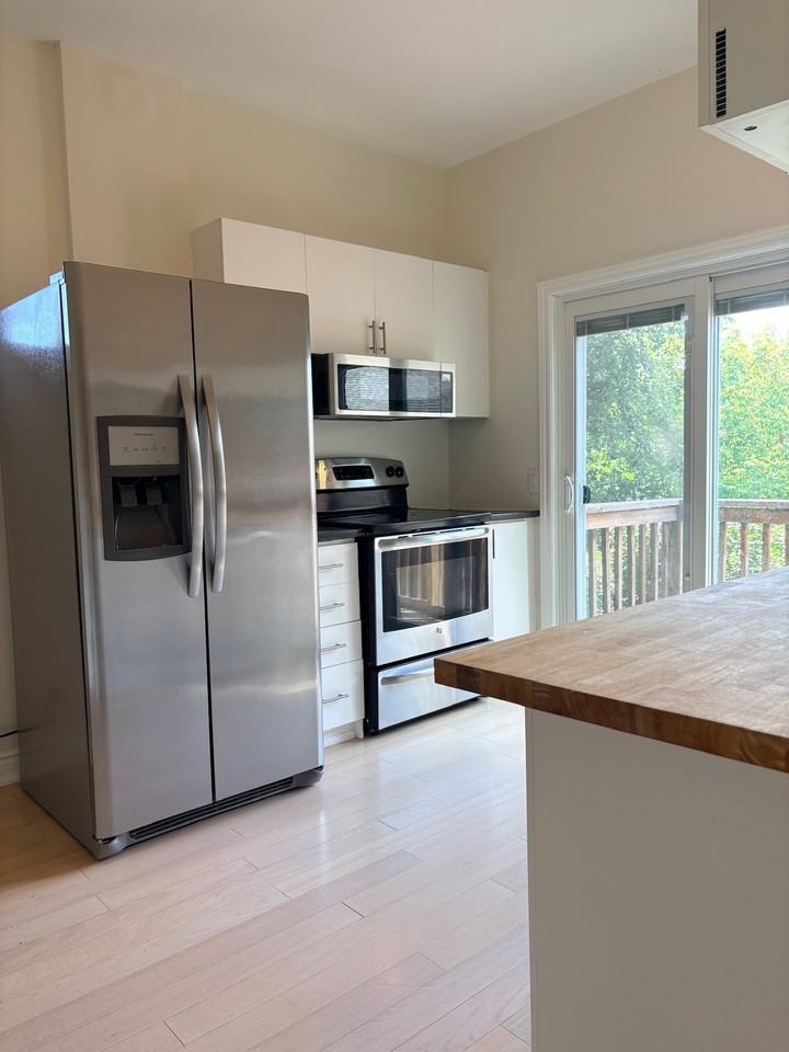 550 James Street North - Photo 6 of 16