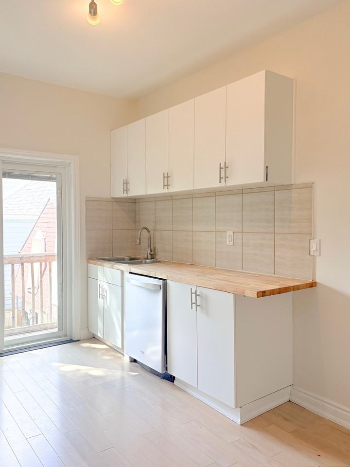 550 James Street North - Photo 7 of 16