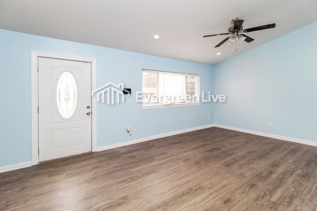 230 S Plaza Trl - Photo 2 of 15