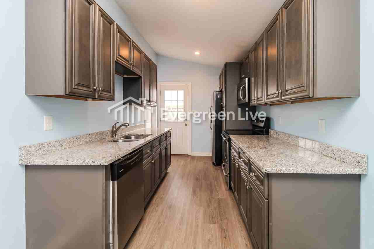 230 S Plaza Trl - Photo 4 of 15