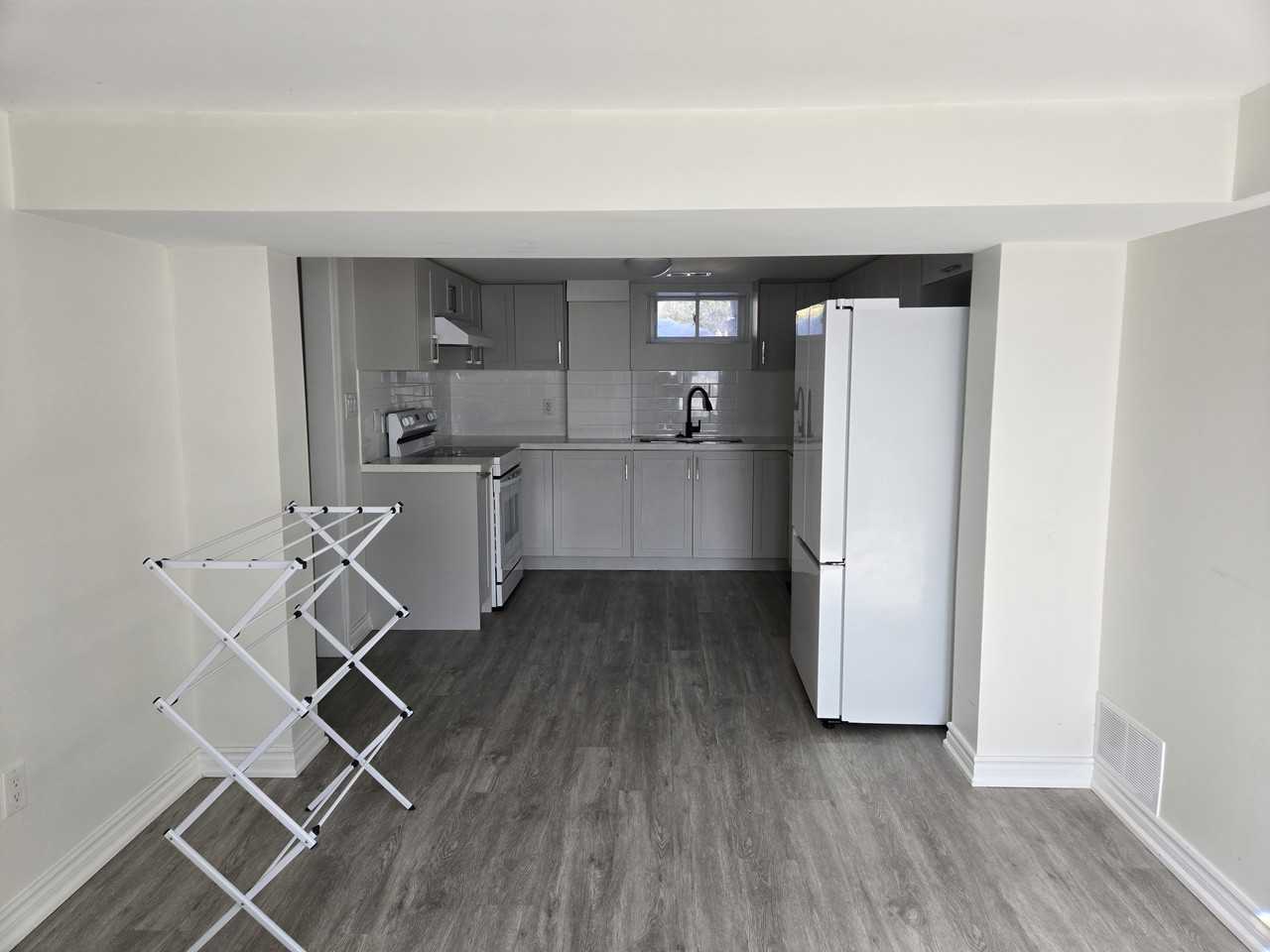 382 Summerhill Drive - Photo 2 of 10