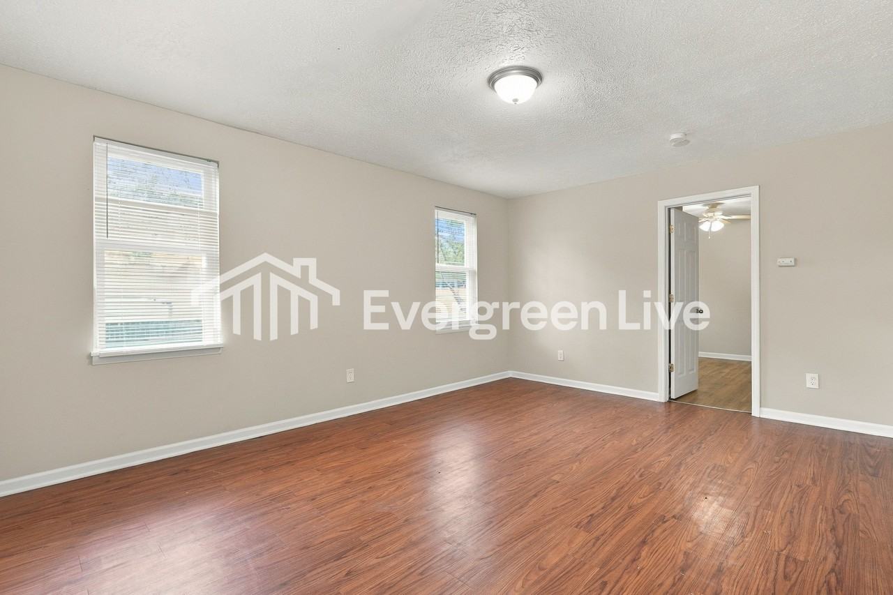 2777 Pontiac St - Photo 5 of 15