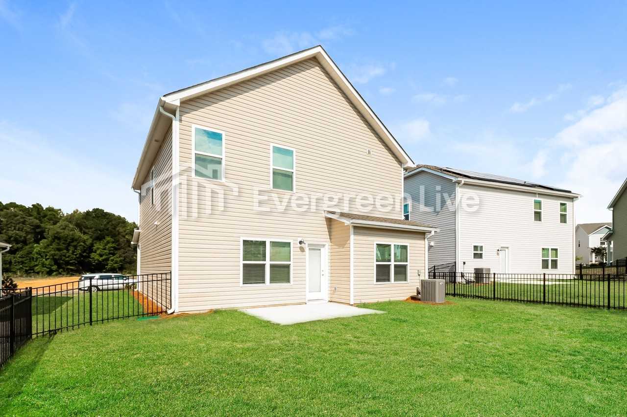 7024 Wistwood Ln - Photo 3 of 17