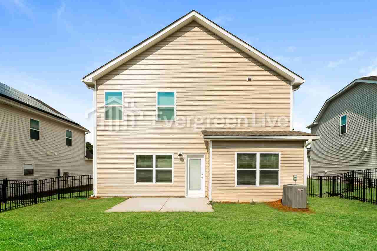 7024 Wistwood Ln - Photo 4 of 17