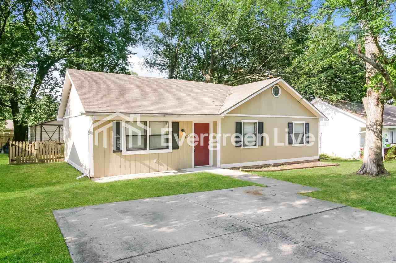 123 E Pacific Dr - Photo 2 of 15