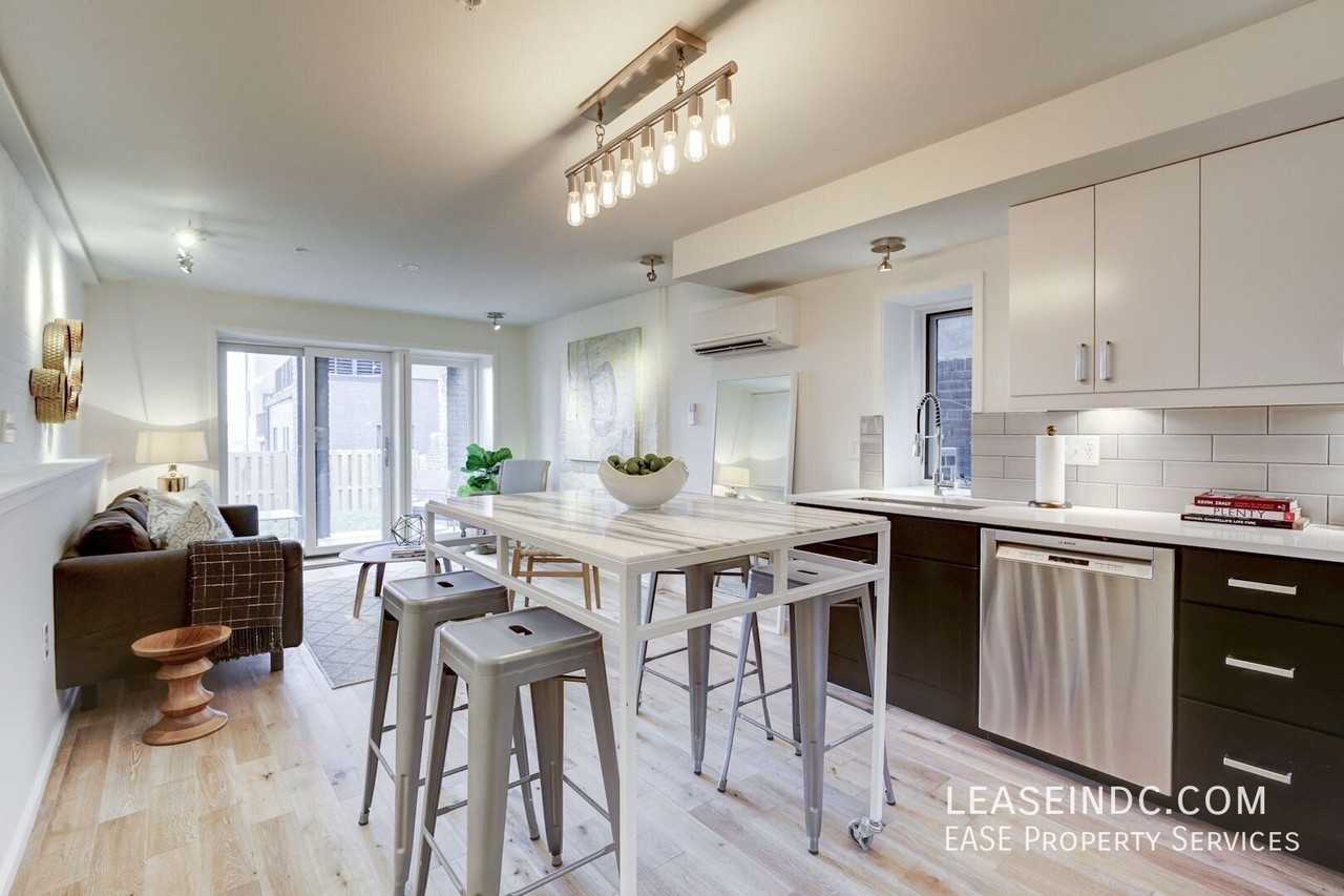 1474 Belmont St Nw #1 - Photo 3 of 26