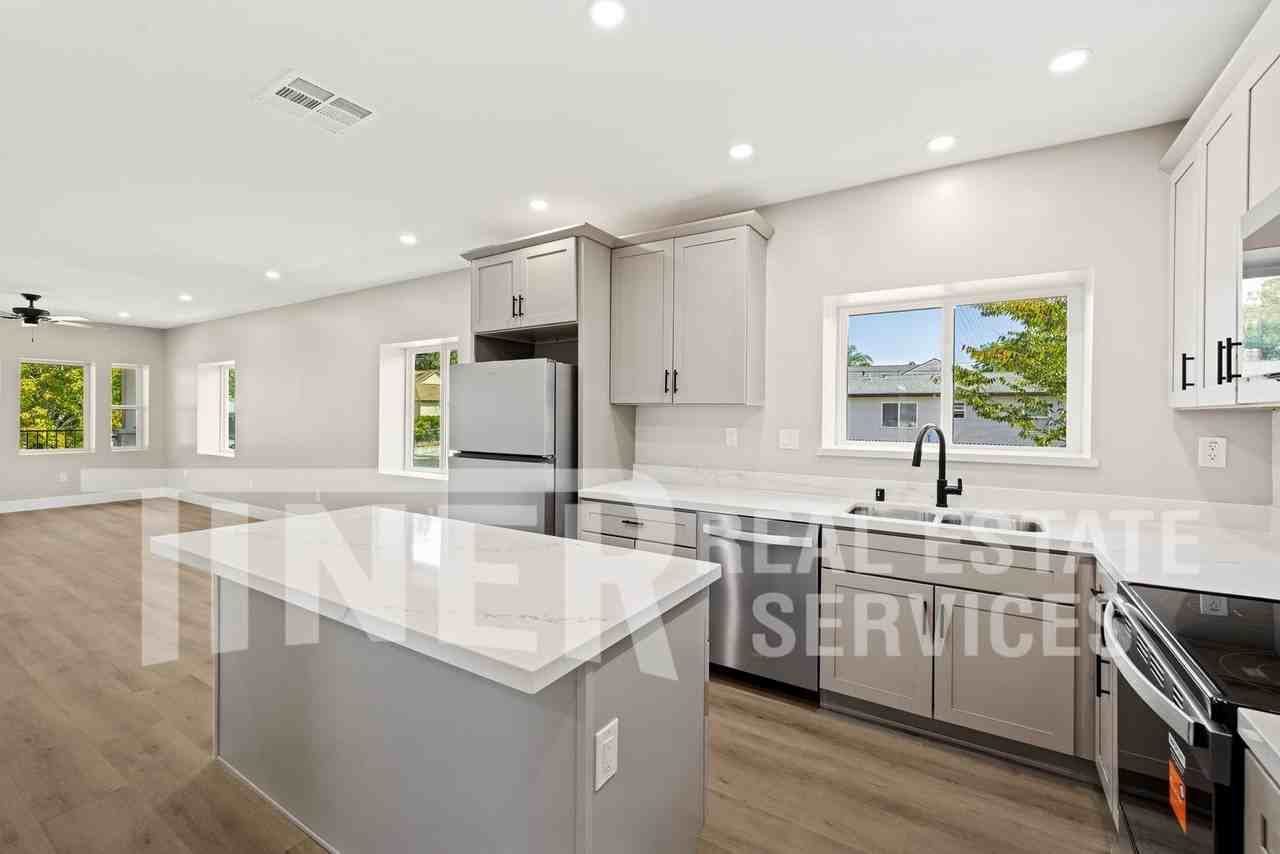 201 Fig St - Photo 4 of 23