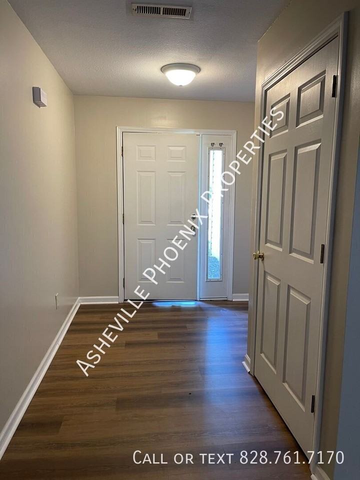 404 Carrington Pl - Photo 2 of 14
