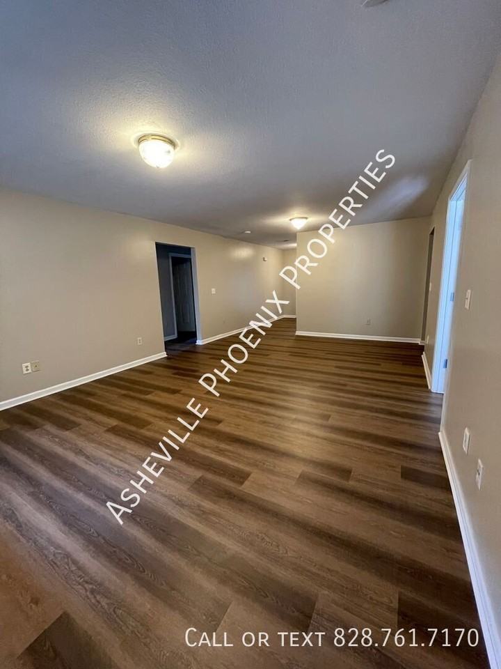 404 Carrington Pl - Photo 4 of 14