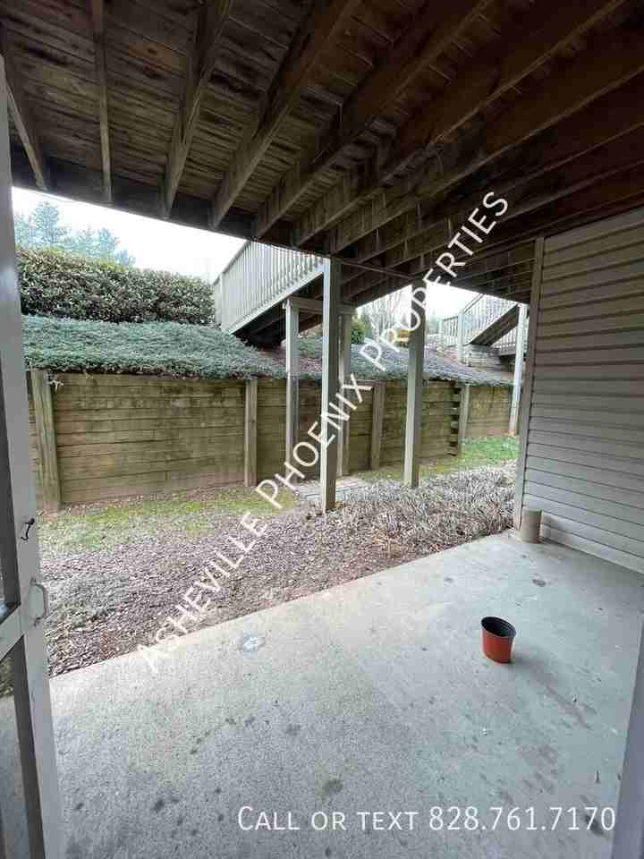 404 Carrington Pl - Photo 5 of 14
