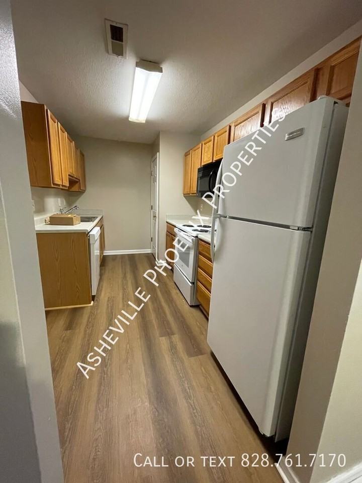 404 Carrington Pl - Photo 6 of 14