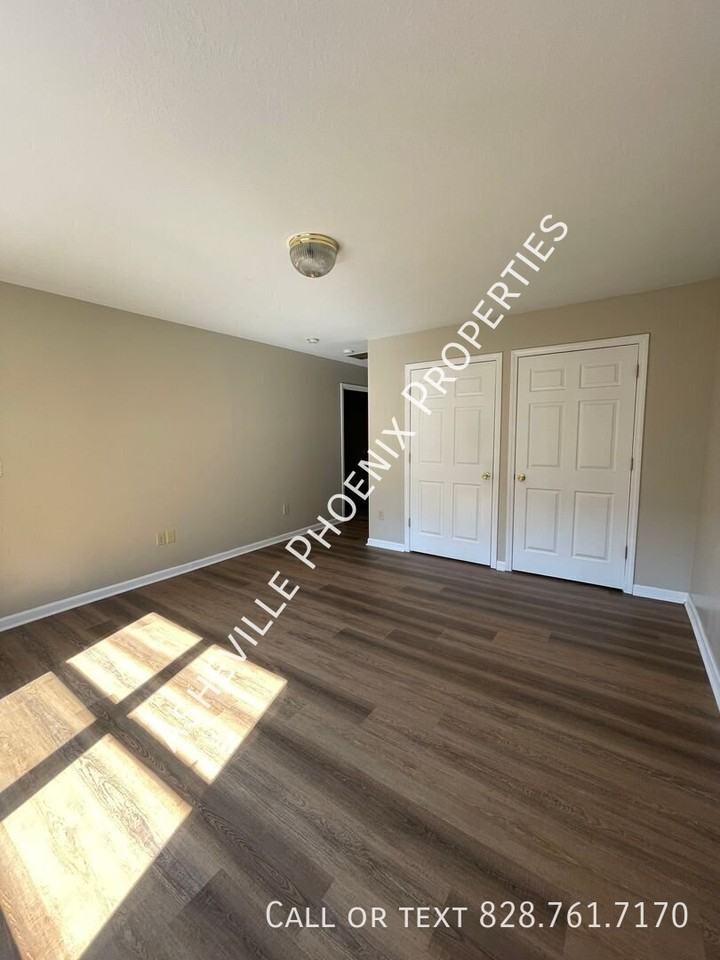 404 Carrington Pl - Photo 7 of 14