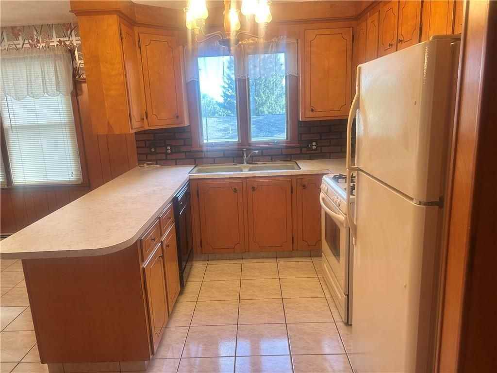 55 Flanders St - Photo 7 of 41