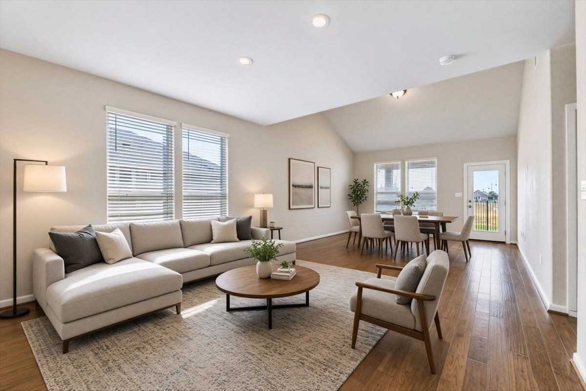 5829 Urbano Bnd - Photo 4 of 38