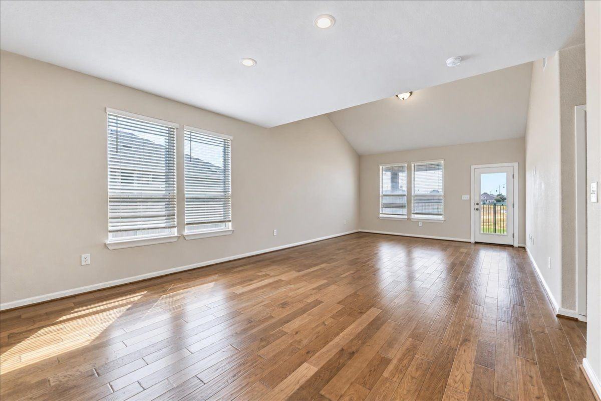 5829 Urbano Bnd - Photo 5 of 38