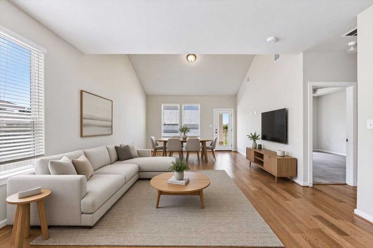5829 Urbano Bnd - Photo 6 of 38