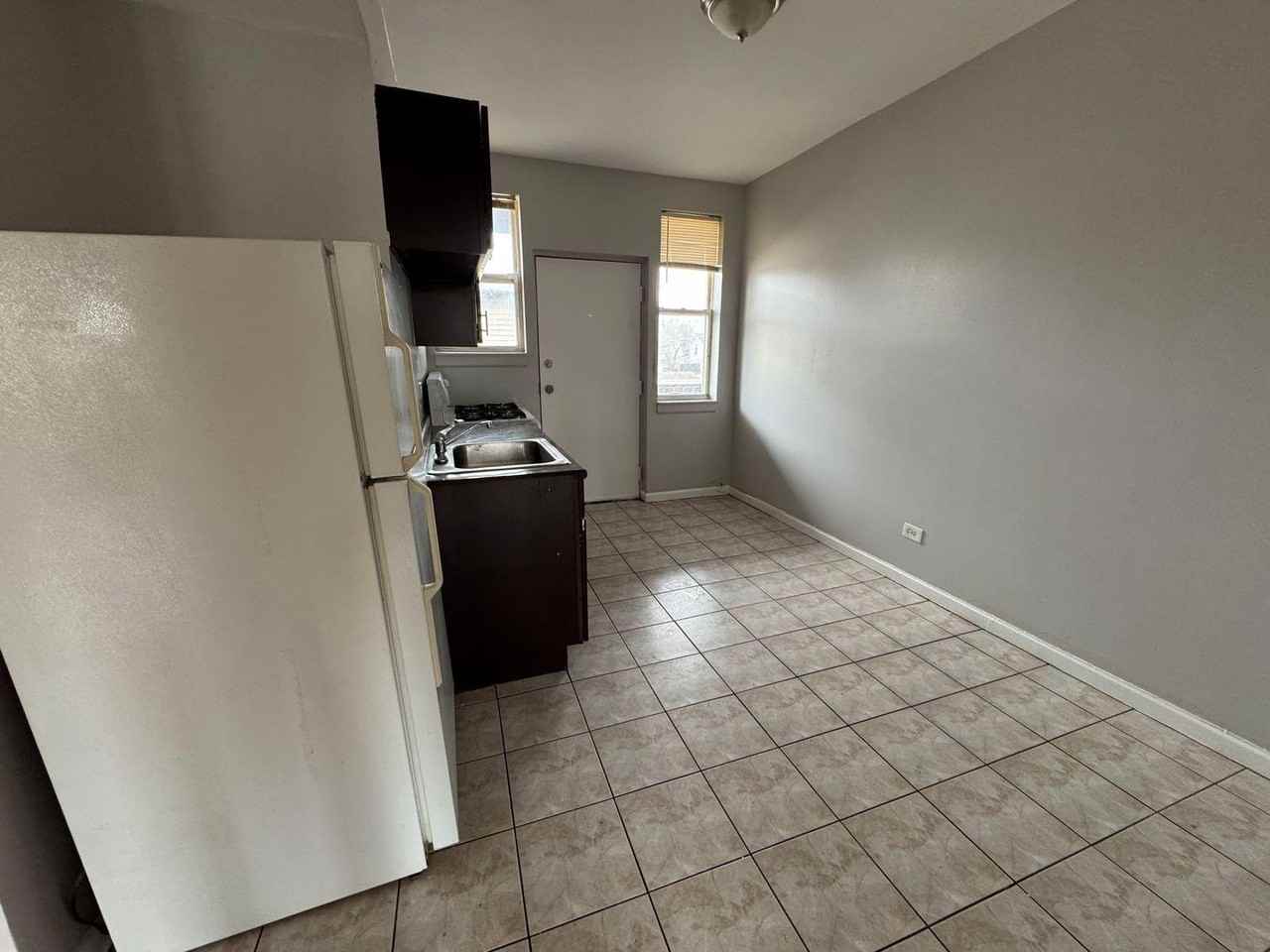 3807 W Thomas St #2 - Photo 5 of 13
