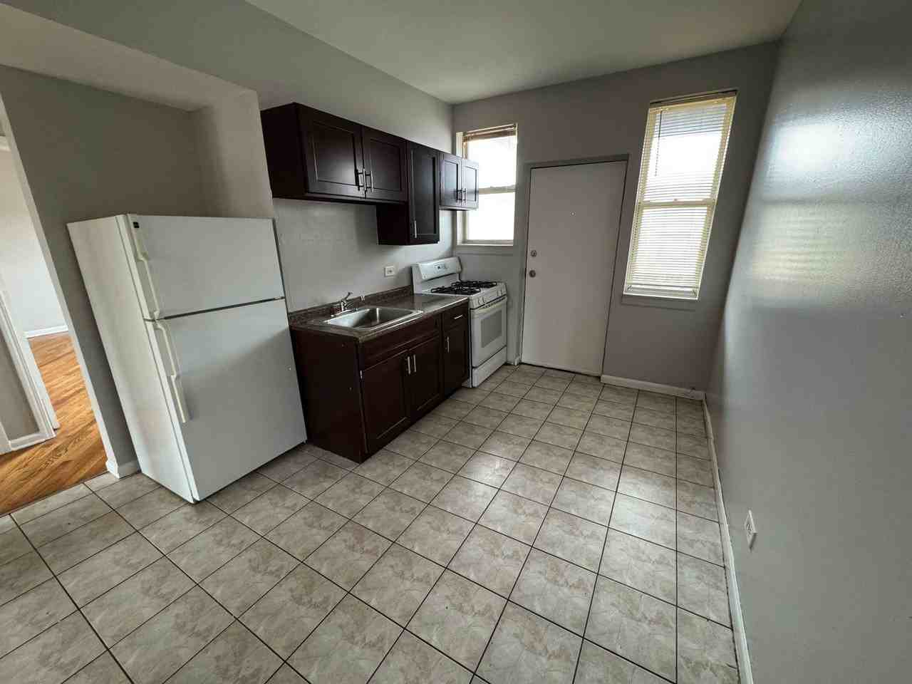 3807 W Thomas St #2 - Photo 6 of 13