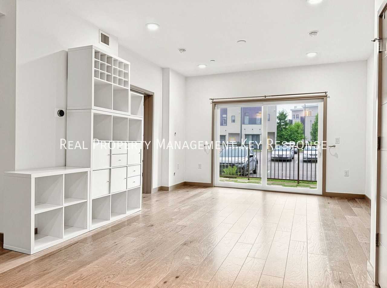 400 Herron Dr #113 - Photo 3 of 31