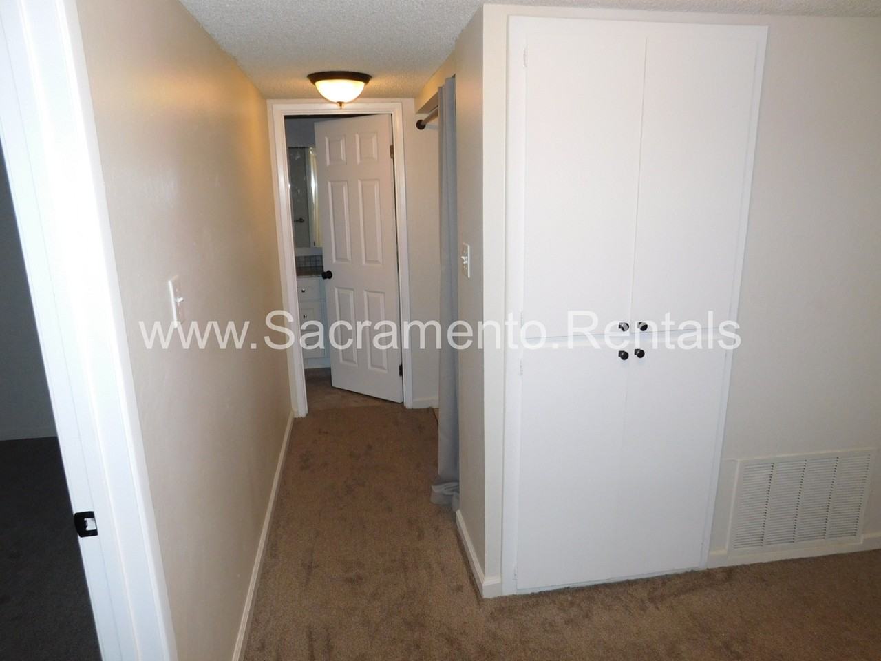 4005 Myrtle Ave - Photo 7 of 17