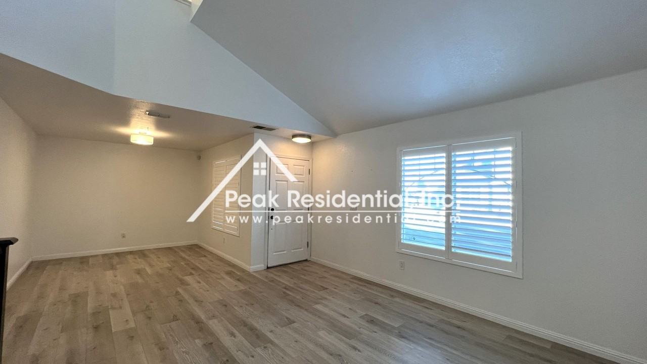 8943 Cypress View Way - Photo 5 of 34