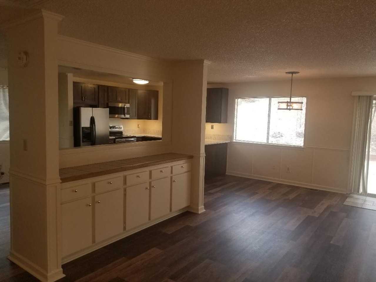 2085 Severn Dr - Photo 2 of 8