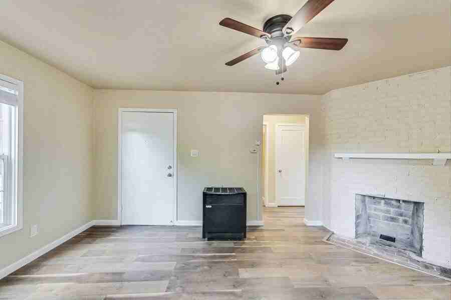 1814 10th St - Photo 2 of 18