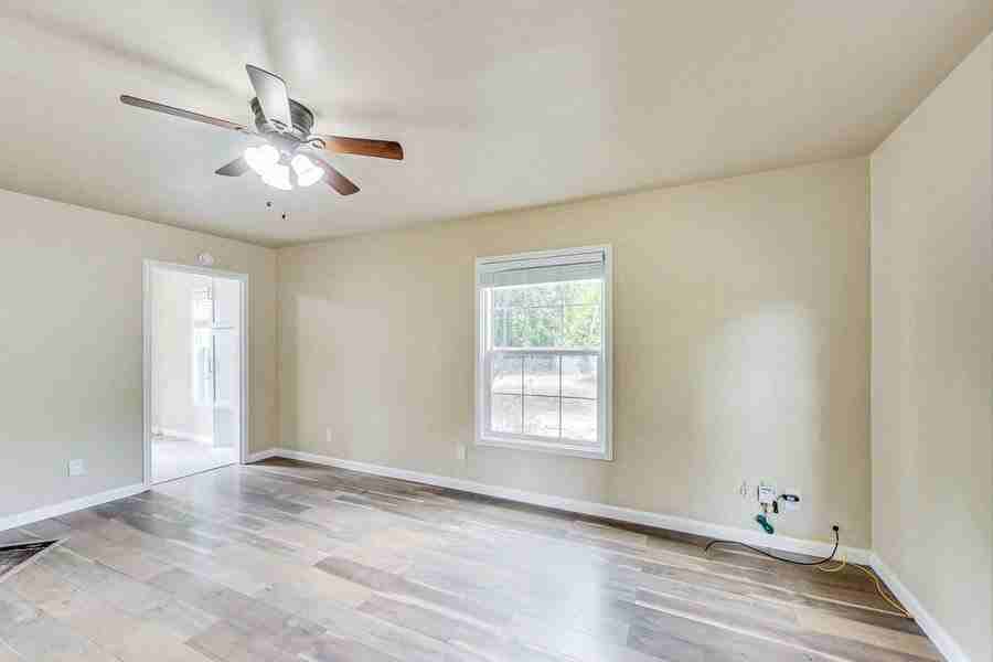 1814 10th St - Photo 4 of 18