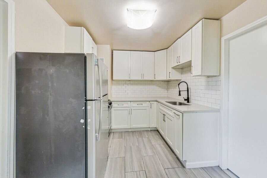1814 10th St - Photo 6 of 18