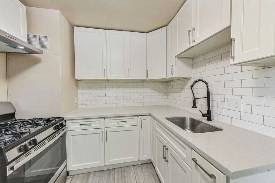 1814 10th St - Photo 7 of 18