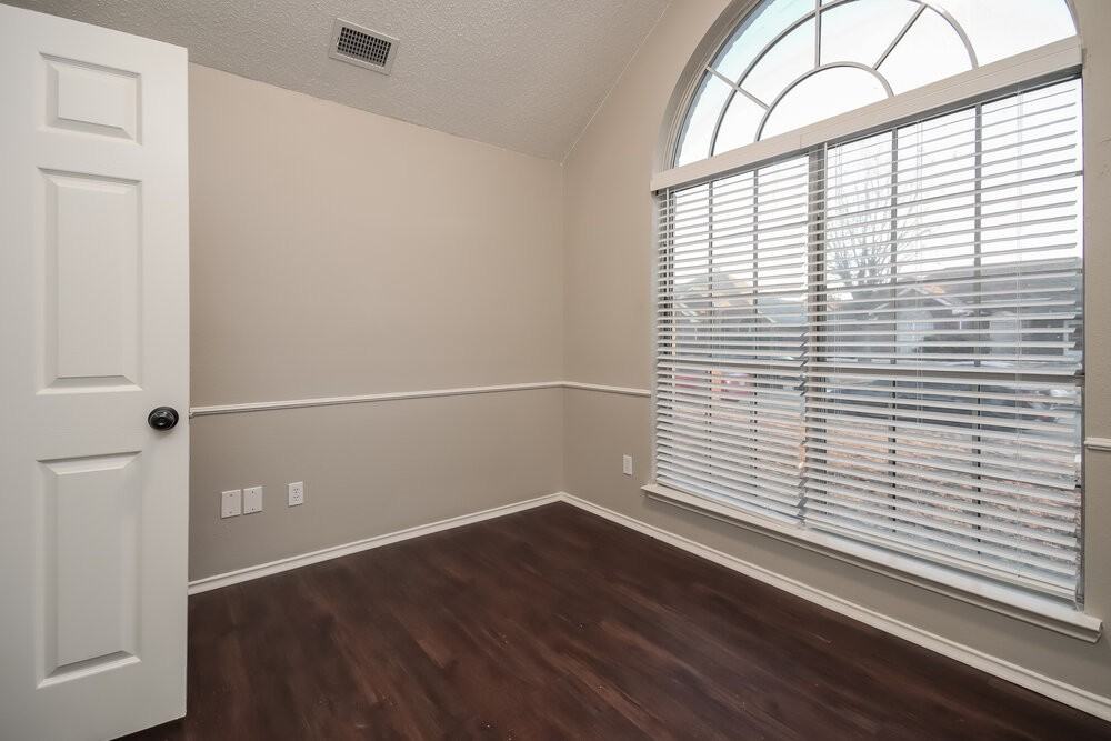 2307 Stillwater Dr - Photo 5 of 16