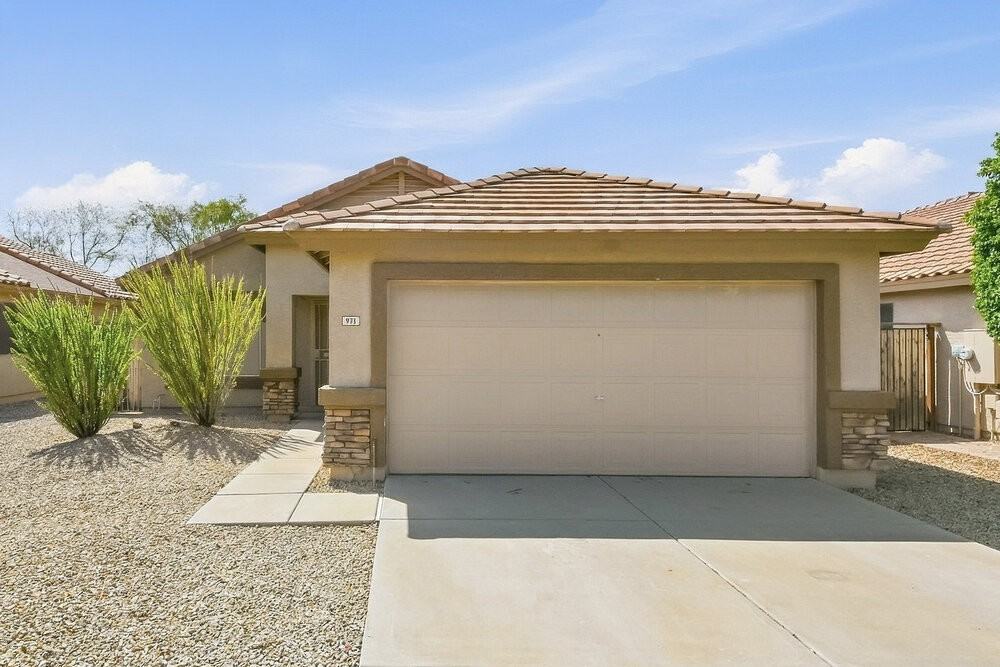 973 E Yuma Ave