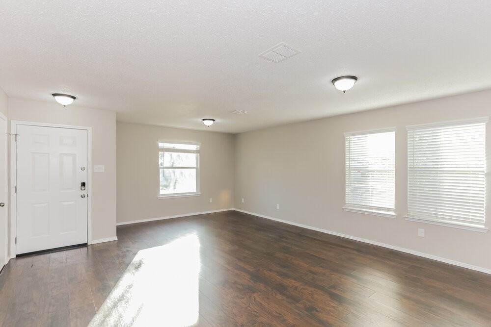 539 Burleson St - Photo 3 of 16