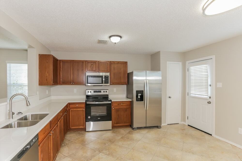 539 Burleson St - Photo 7 of 16