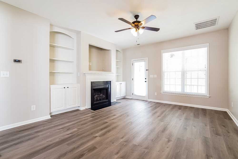 240 Haywood Ln - Photo 4 of 17