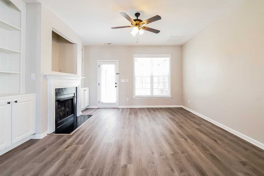 240 Haywood Ln - Photo 5 of 17