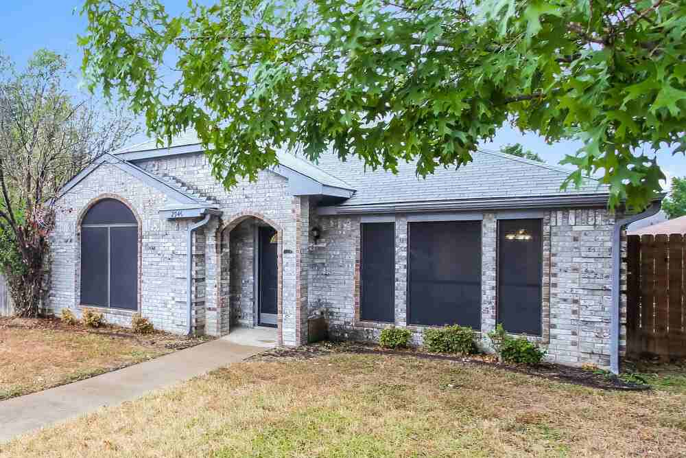 2946 Lawndale Dr - Photo 3 of 16