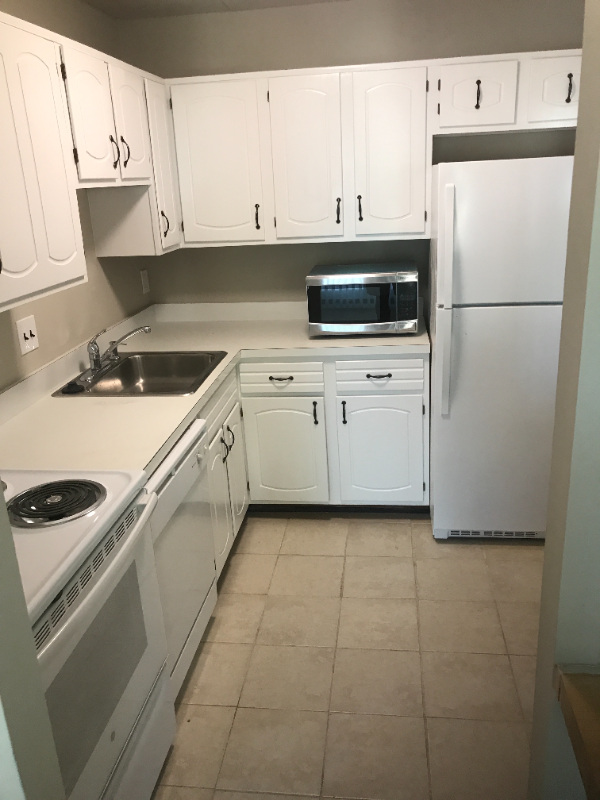 125S Clubhouse Dr Sw #4 - Photo 3 of 6