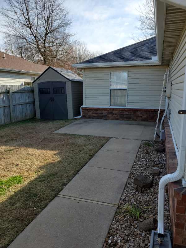 5642 W Fountain St - Photo 4 of 14