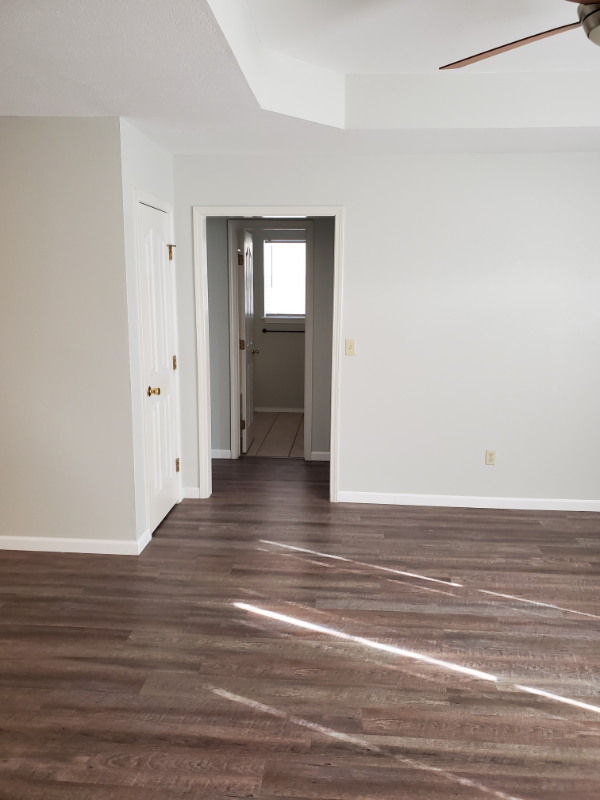 5642 W Fountain St - Photo 6 of 14