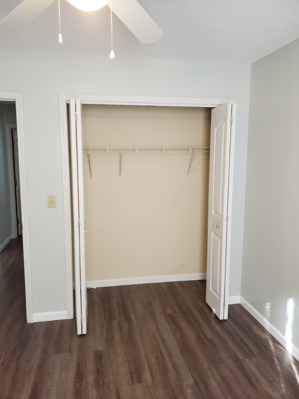 5642 W Fountain St - Photo 7 of 14
