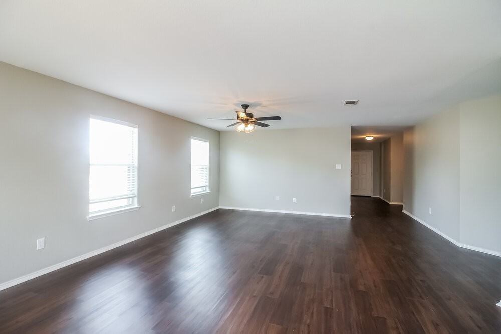 1301 Burleson St - Photo 2 of 15