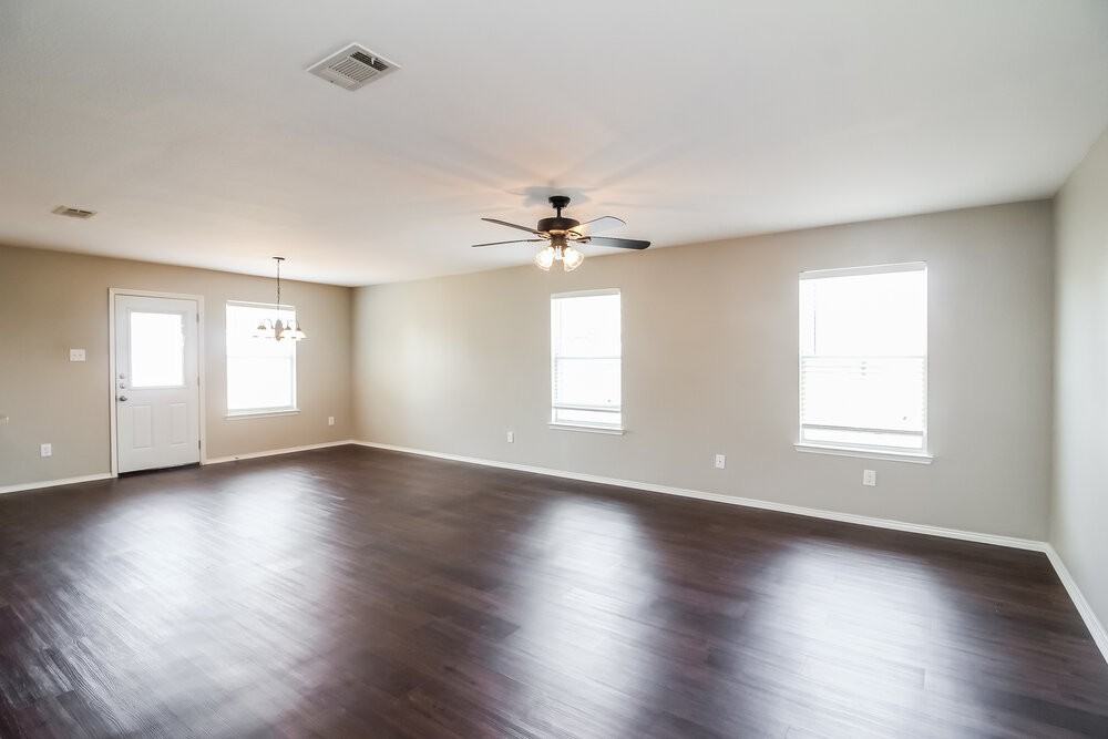 1301 Burleson St - Photo 3 of 15
