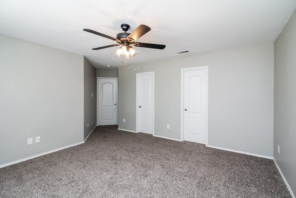1301 Burleson St - Photo 6 of 15