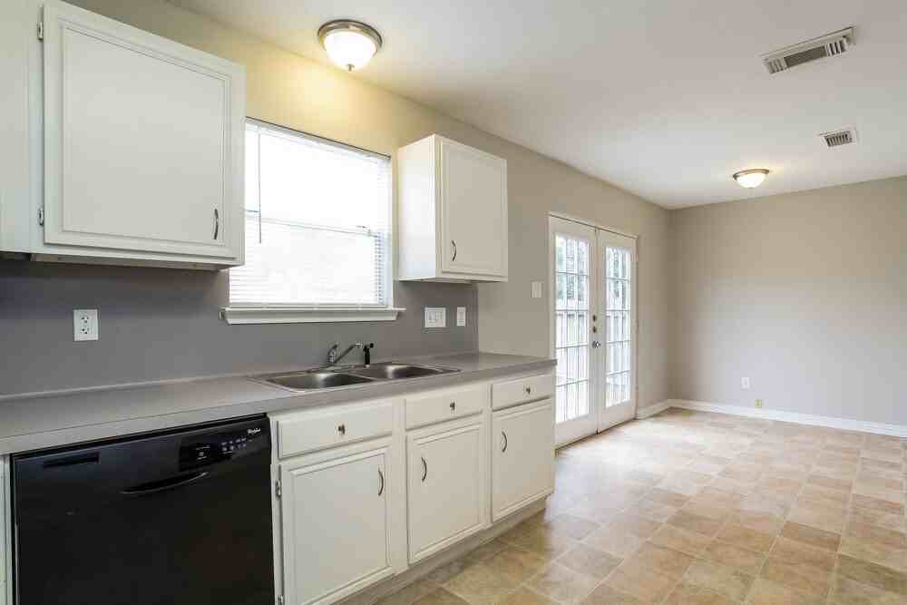 5511 Deer Timbers Trl - Photo 5 of 15
